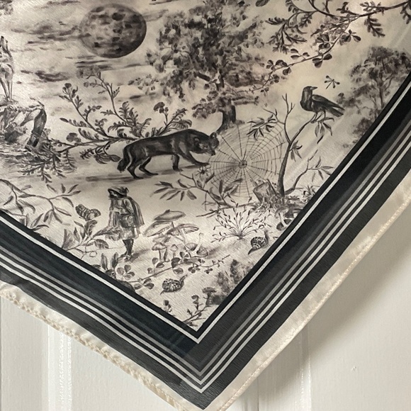 Fable England Wolf Garden Square Scarf - Black - NWT - Picture 3 of 16